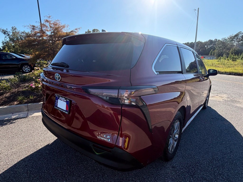 Used 2023 Toyota Sienna LE FWD image 17