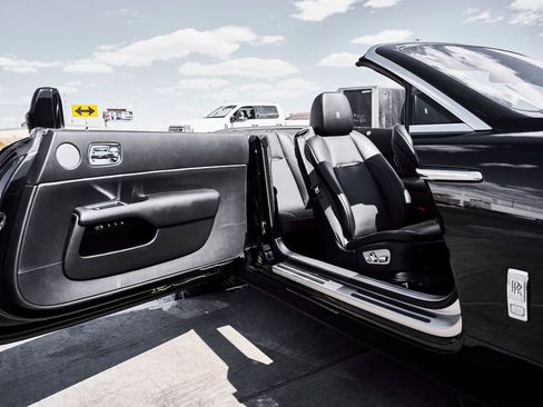 Used 2018 Rolls-Royce Dawn RWD image 23