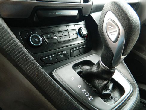 Used 2022 Ford Transit Connect XL image 17