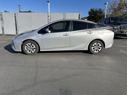 Used 2018 Toyota Prius Two image 2