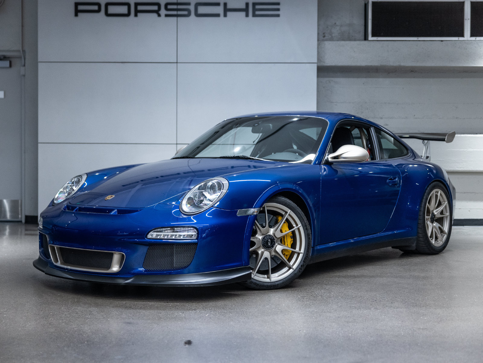 Used 2010 Porsche 911 GT3 RS RWD image 1