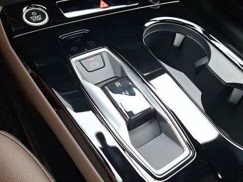 Used 2025 Audi Q6 e-tron Premium Plus w/ Premium Plus image 7