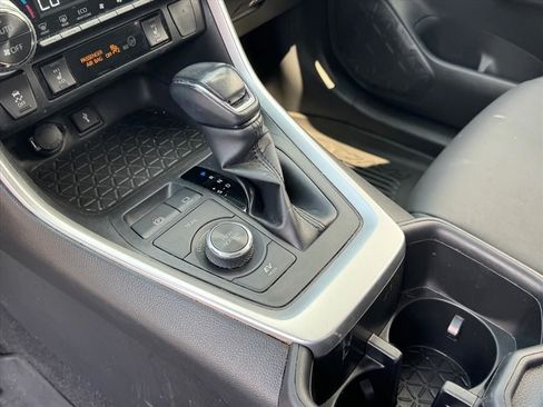 Used 2022 Toyota RAV4 XLE Premium AWD/4WD image 26
