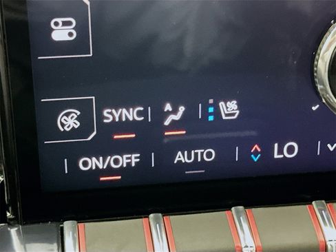 Used 2025 GMC Yukon AT4 w/ AT4 Premium Package image 22