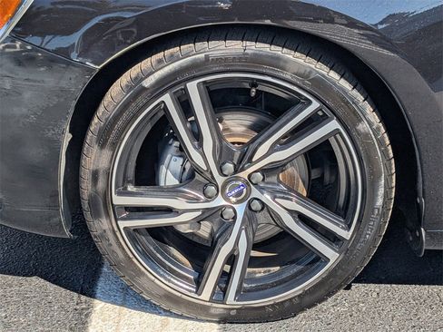 Used 2017 Volvo S60 T6 R-Design Platinum image 12