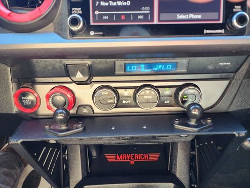 Used 2022 Toyota Tacoma TRD Off-Road image 16