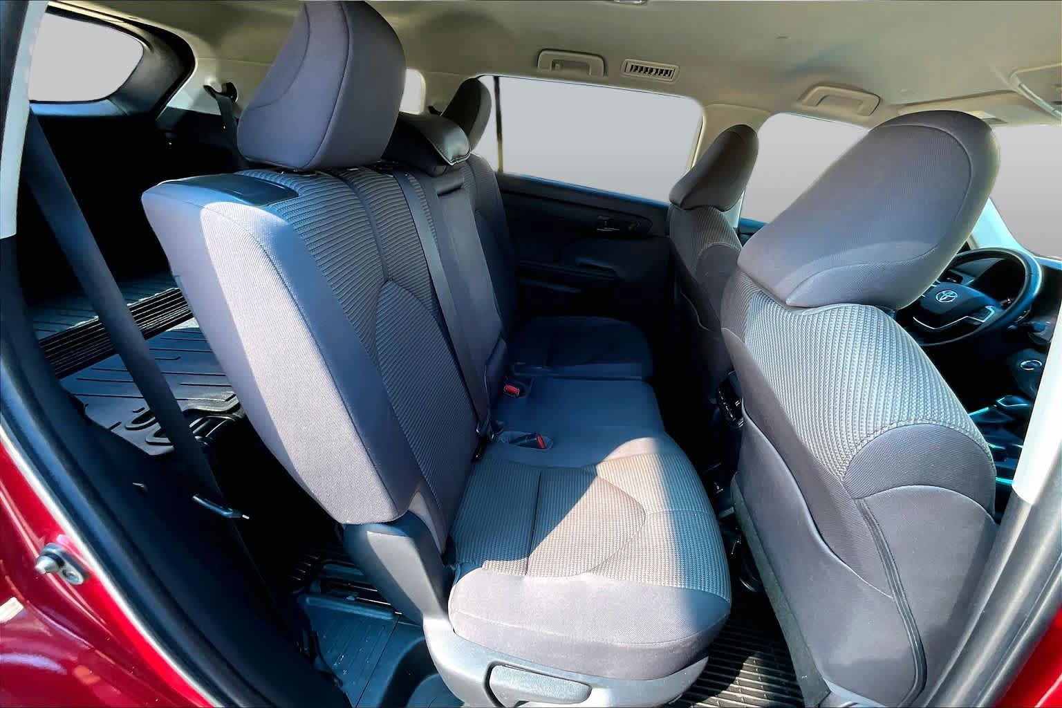 Used 2022 Toyota Highlander LE FWD image 19