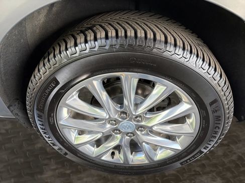 Used 2019 Buick Enclave Essence AWD/4WD image 40
