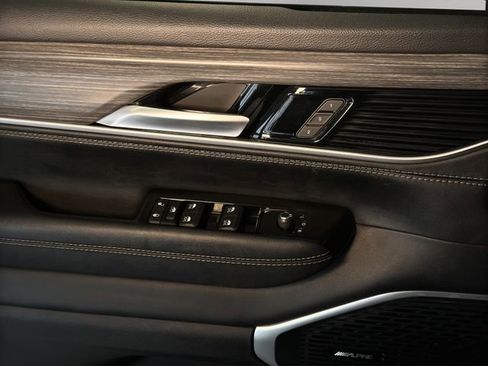 Used 2024 Jeep Wagoneer L Series III w/ Flexible Seating Group image 15