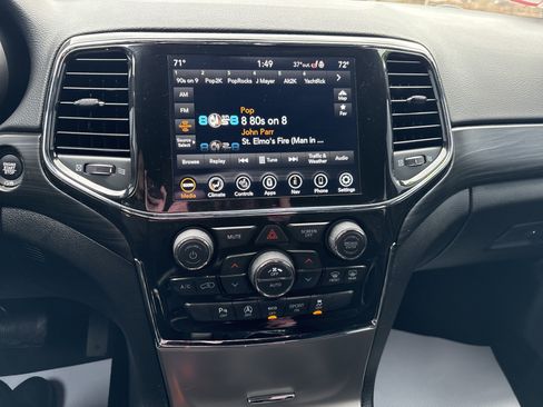 Used 2022 Jeep Grand Cherokee Laredo X image 25