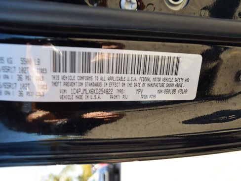 Used 2019 Jeep Cherokee Latitude Plus w/ Comfort/Convenience Group image 24