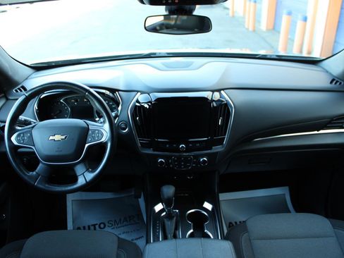 Used 2022 Chevrolet Traverse LT image 42