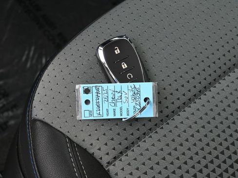 Used 2025 Chevrolet Trax LT w/ LT Convenience Package image 18