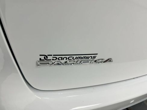 Used 2023 Chrysler Pacifica Touring-L FWD image 26