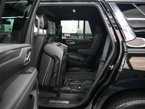 Used 2024 GMC Yukon SLT w/ SLT Luxury Package AWD/4WD image 31