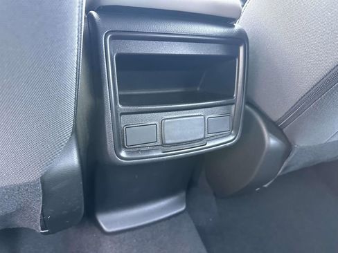 Used 2025 Subaru Forester Base image 9