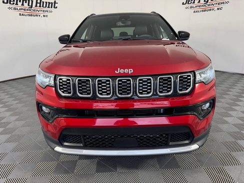 Used 2025 Jeep Compass Limited AWD/4WD image 5