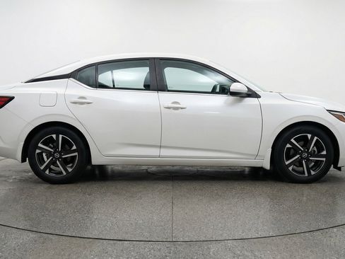 Used 2025 Nissan Sentra SV FWD image 11