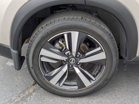 Used 2021 Nissan Rogue SL FWD image 12