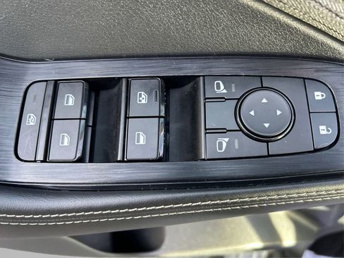 Used 2022 Nissan Rogue SV image 33