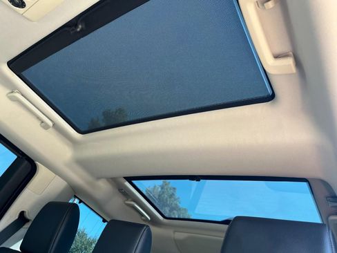 Used 2016 Land Rover LR4 HSE Silver Edition image 30