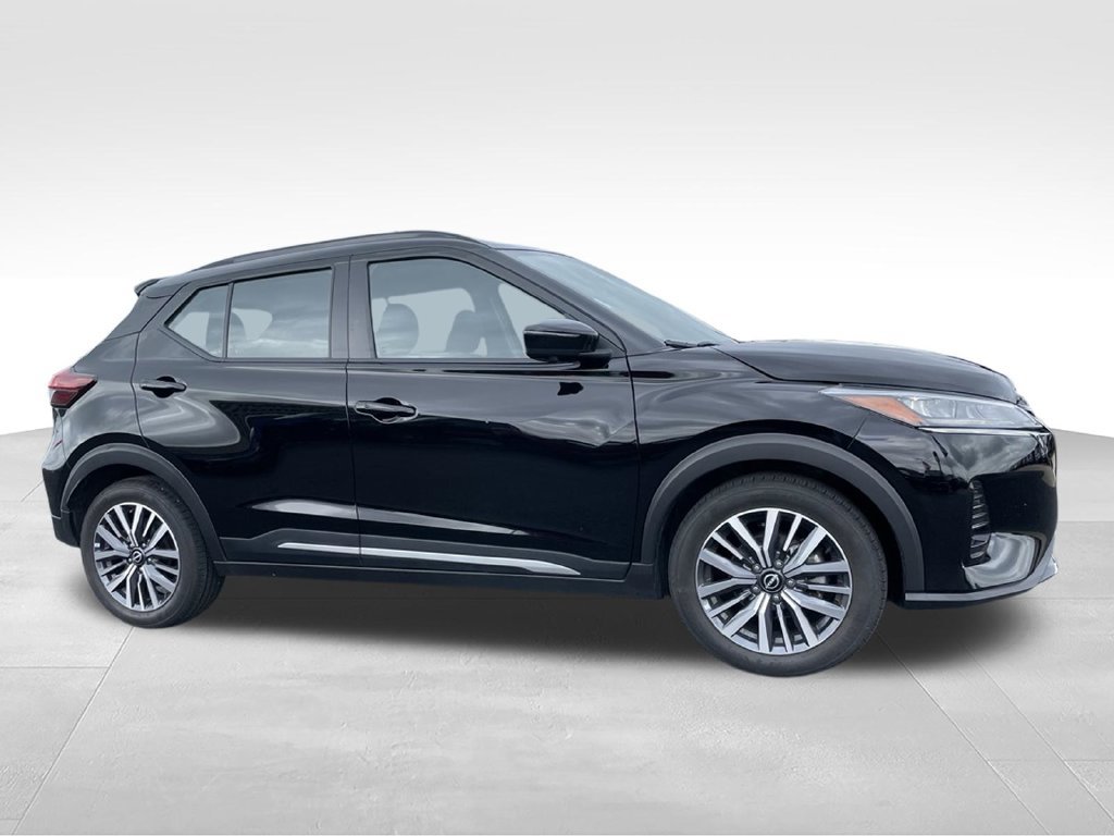 Used 2024 Nissan Kicks SR FWD image 2