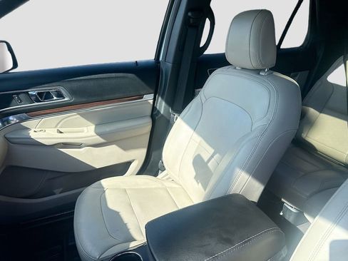 Used 2018 Ford Explorer Limited image 24