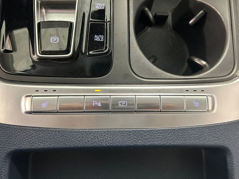 Used 2025 Kia Carnival EX FWD image 20