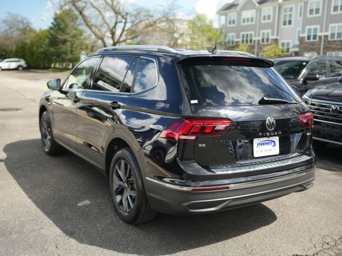 Certified 2022 Volkswagen Tiguan SE w/ Panoramic Sunroof Package image 5