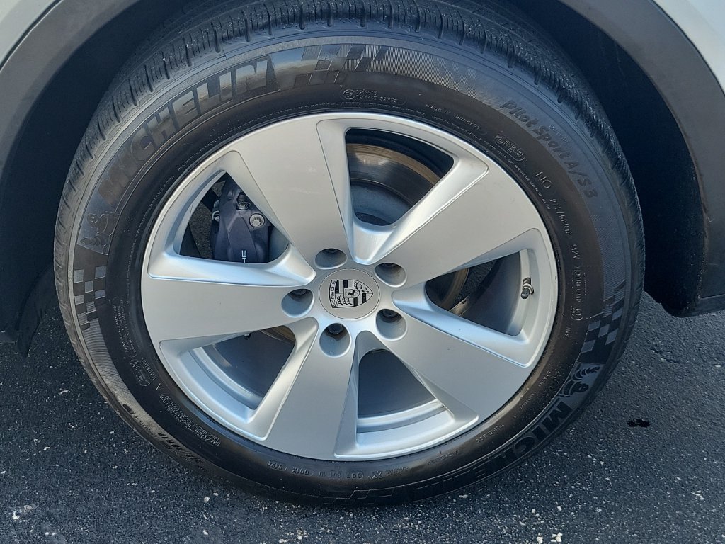 Used 2021 Porsche Cayenne AWD/4WD image 12