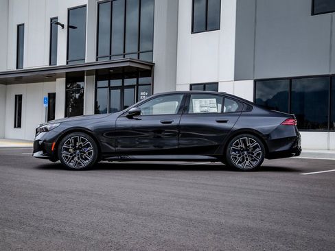 Used 2026 BMW 530i xDrive w/ M Sport Package image 2