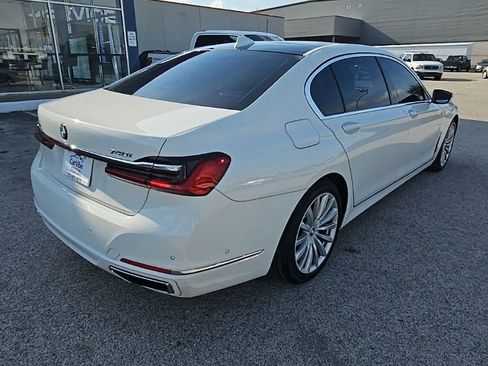 Used 2022 BMW 740i xDrive w/ Premium Package AWD/4WD image 7