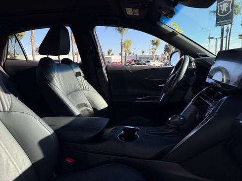 Used 2021 Toyota Venza Limited w/ Advanced Technology Package image 19