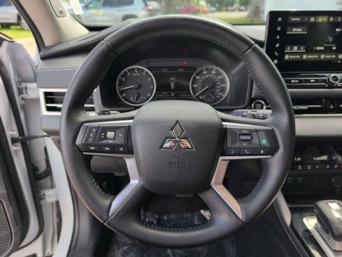 Used 2025 Mitsubishi Outlander SE FWD image 22
