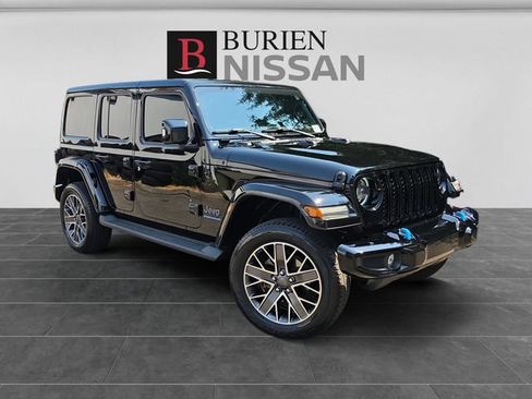 Used 2023 Jeep Wrangler Unlimited Sahara AWD/4WD image 7