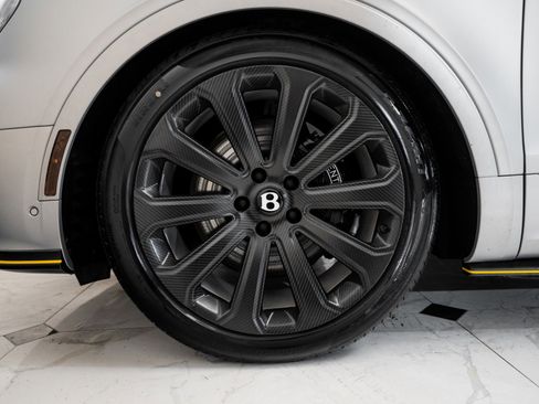 Used 2025 Bentley Bentayga image 6