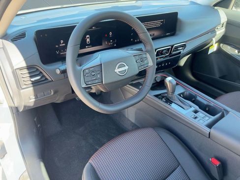 New 2026 Nissan Sentra SR w/ Floor Mat Package FWD image 4