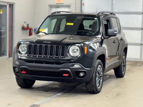 Used 2016 Jeep Renegade Trailhawk image 3