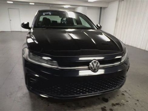 Used 2025 Volkswagen Jetta Sport image 3