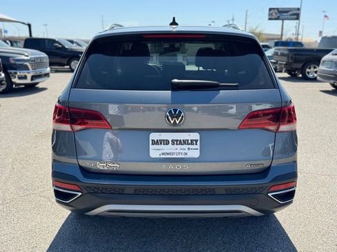 Used 2024 Volkswagen Taos SE image 5