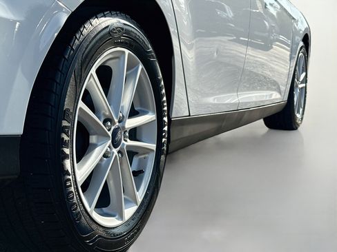 Used 2015 Ford Focus SE w/ SE Cold Weather Package FWD image 9