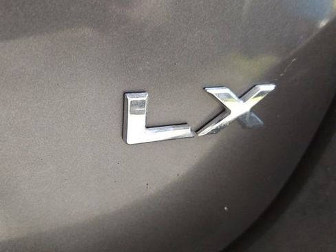 Used 2017 Kia Sedona LX w/ LX Essentials Premium Package image 31