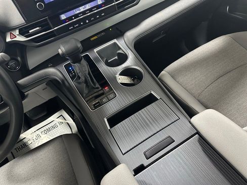 Used 2025 Toyota Sienna LE image 41