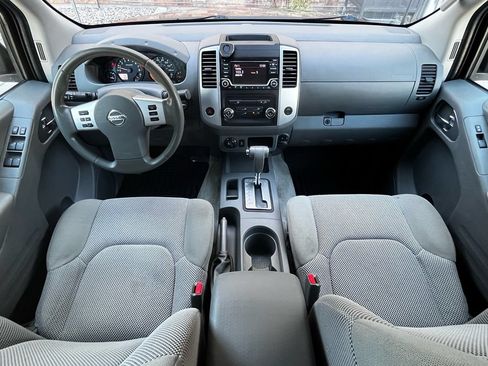 Used 2018 Nissan Frontier SV AWD/4WD image 12