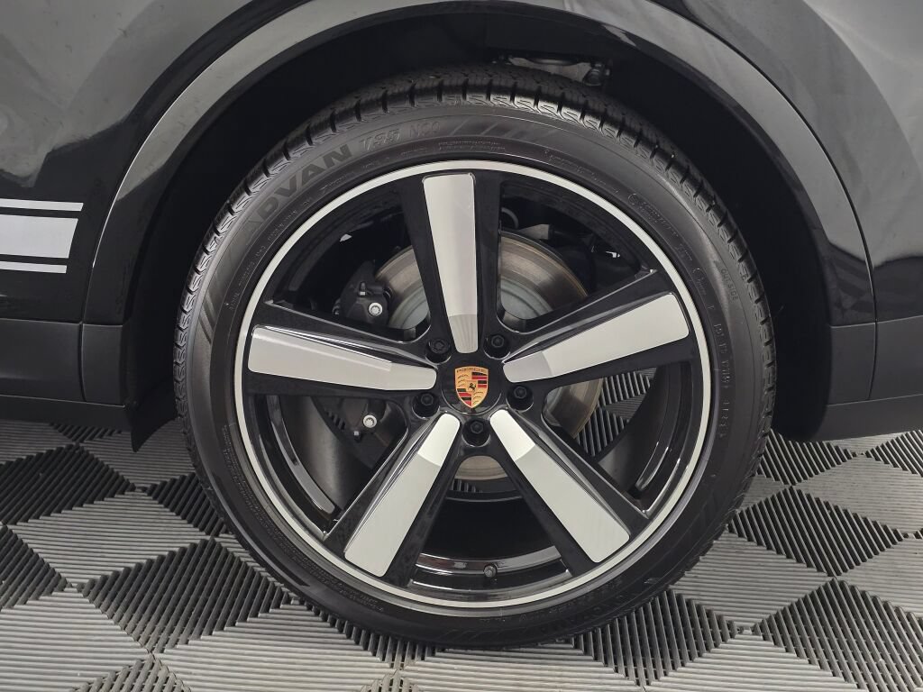 Certified 2026 Porsche Cayenne AWD/4WD image 6