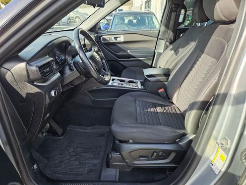 Used 2020 Ford Explorer XLT w/ Class III Trailer Tow Package image 19