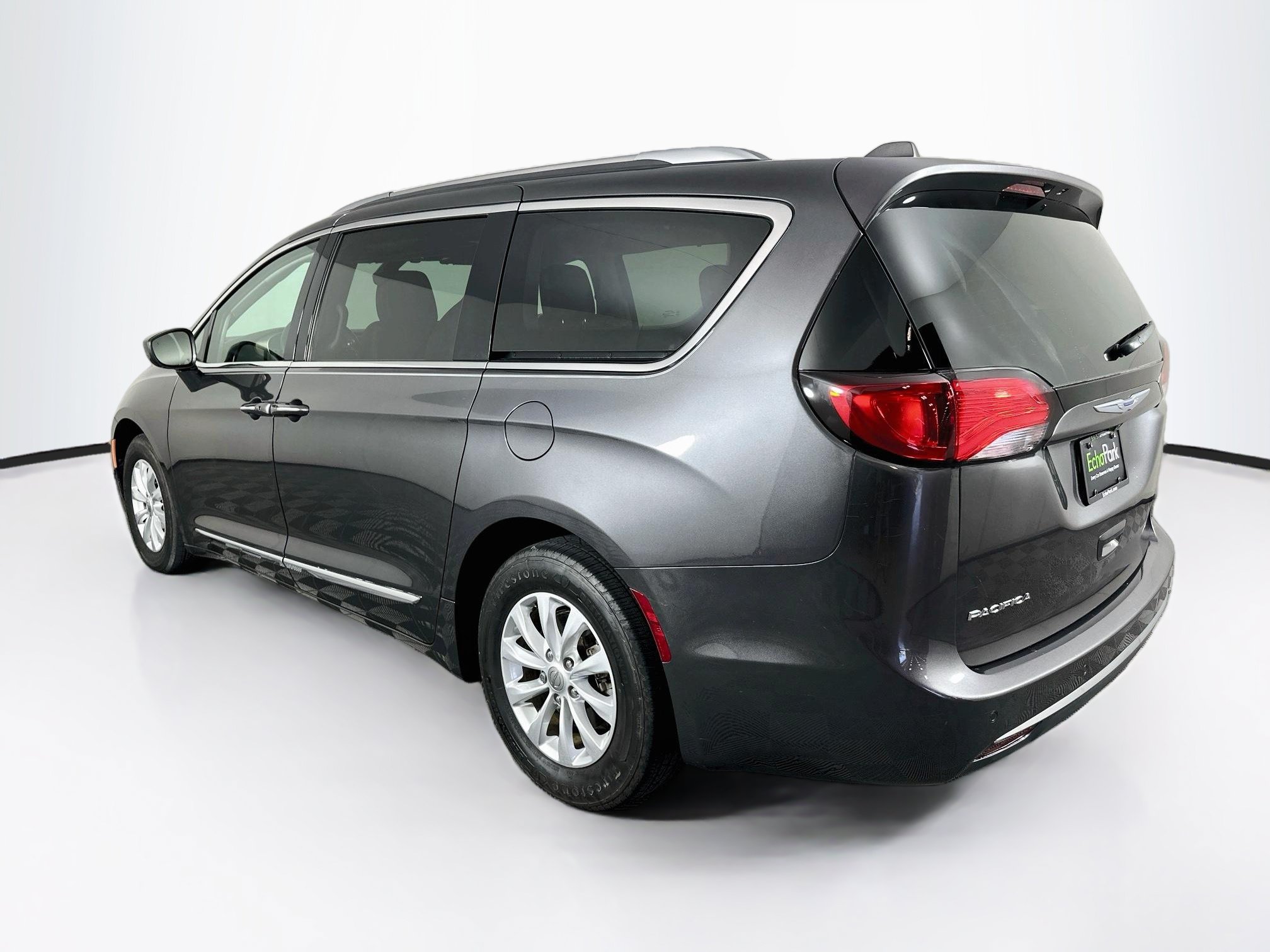 Used 2019 Chrysler Pacifica Touring-L FWD image 5