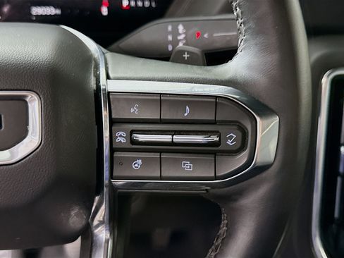 Used 2025 GMC Yukon XL Denali RWD image 15