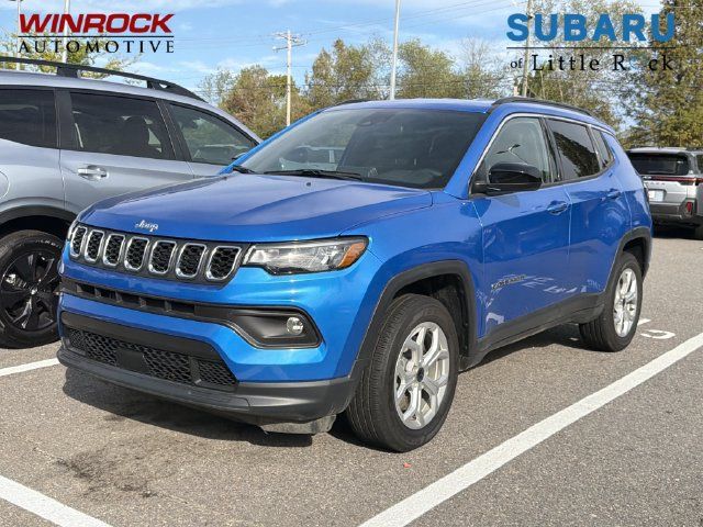 Used 2025 Jeep Compass Latitude AWD/4WD image 1