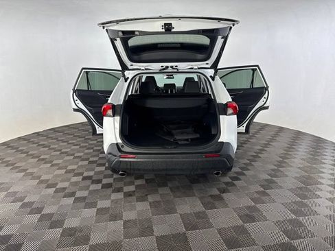 Used 2025 Toyota RAV4 XLE AWD/4WD image 17